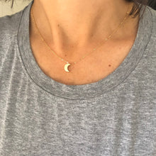 Cargar imagen en el visor de la galería, Baño de oro. Largo: Cadena, 40 cm con extensión ajustable de 5cm. Dije luna de aprox, 0.5cm de ancho