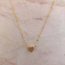 Cargar imagen en el visor de la galería, Baño de oro. Largo: Cadena, 40 cm con extensión ajustable de 5cm. Dije corazón de aprox, 0.5cm de ancho